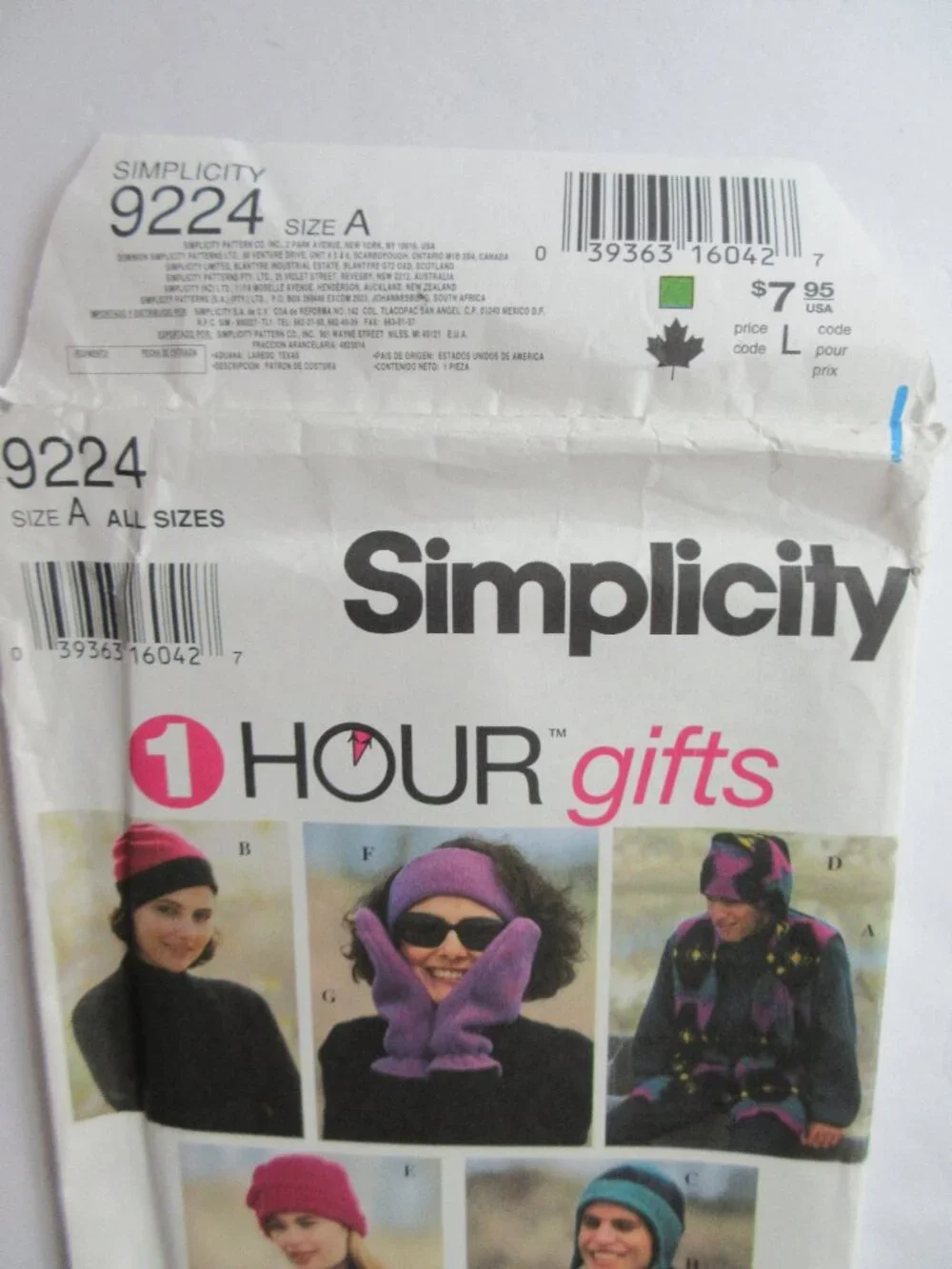 Simplicity 9224 Sewing Pattern, Misses' Mens Teens Vest, Mittens, Hat 1 Hour